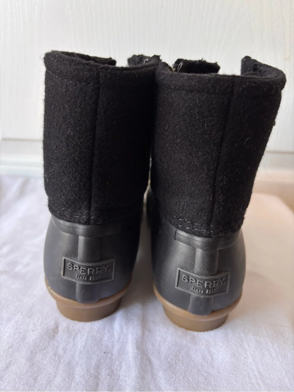 Sperry Saltwater Black Duck Boots with Black Laces women’s size 5.5